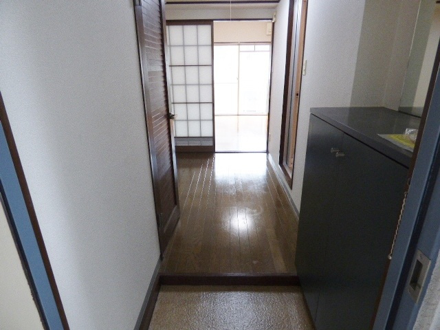 エムビルの玄関