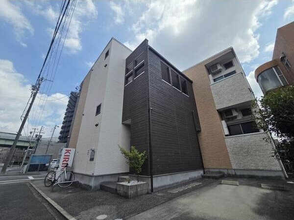 クローバーコート日比野