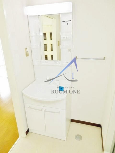 シテェ・ドルトワールの洗面所|独立洗面台です。