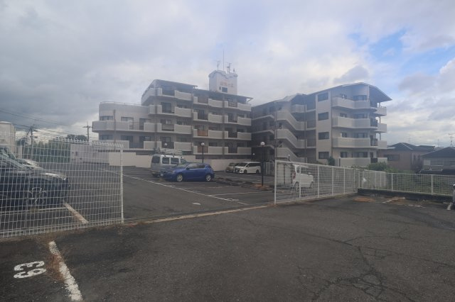 メゾン白光ヶ丘（ビャッコウガオカ）の駐車場