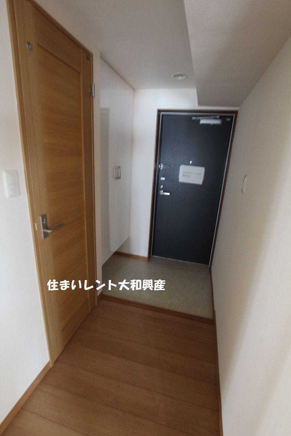 ヴィクトワール・フルーヴ６の玄関