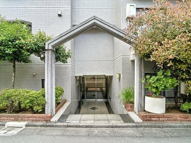 グランドコート駒込のエントランス