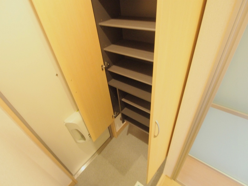 フラワーハイムの玄関