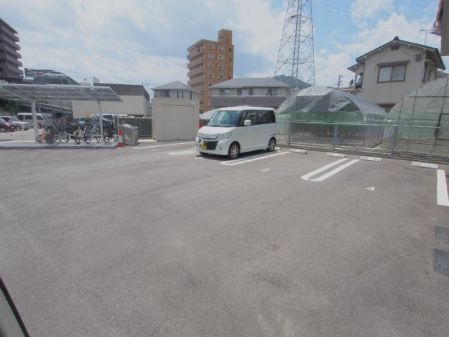 フラワーハイムの駐車場