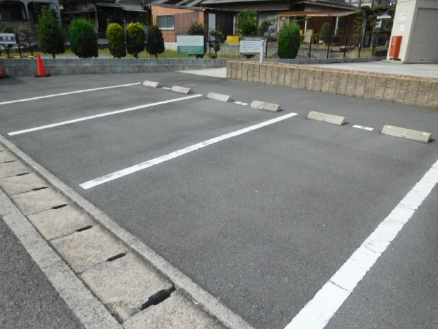 サンシャイン砥堀の駐車場