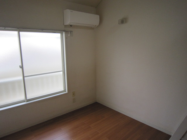 三鷹市深大寺３丁目のアパートの居間・リビング