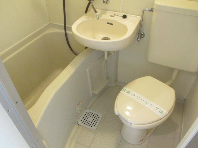 三鷹市深大寺３丁目のアパートの浴室