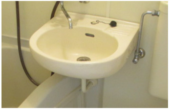 三鷹市深大寺３丁目のアパートの独立洗面台