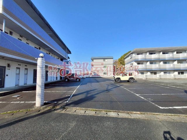 プランドゥ合川Ⅰの駐車場|広々とした駐車場になります。