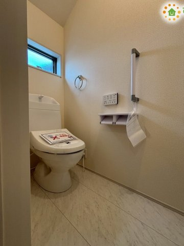 鴻巣市松原　3期　新築一戸建て　リーブルガーデン　01のトイレ