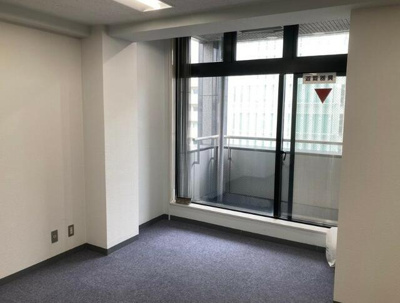 【居間・リビング】 | 郁文堂青山通りビル　４階 |  