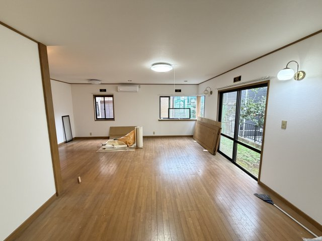 山武郡芝山町岩山貸家の居間・リビング