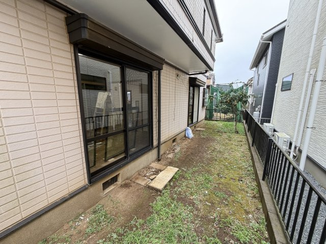 山武郡芝山町岩山貸家の庭