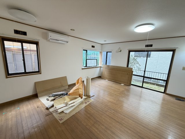 山武郡芝山町岩山貸家の居間・リビング