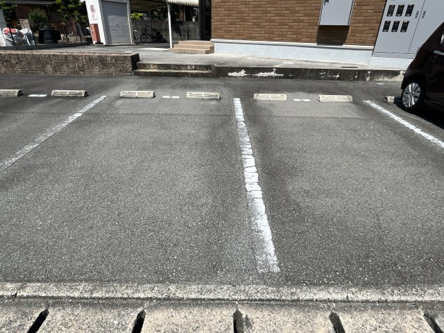 姫路市砥堀のハイツの駐車場