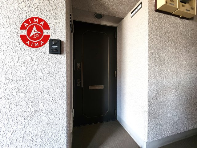 エクセレンス谷の玄関|きれいに整えられた外玄関で、住まいの第一印象も良好です。