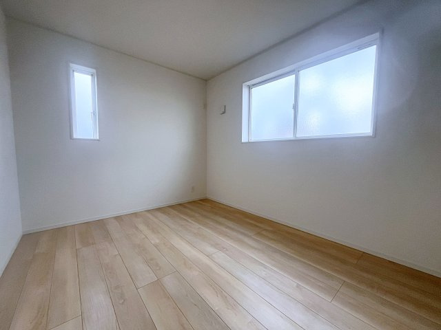 想定年間賃料123.6万　想定利回り6.57％　木造の洋室