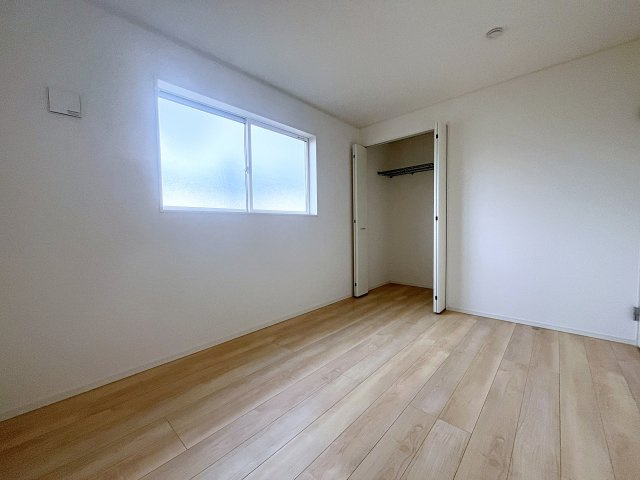 想定年間賃料123.6万　想定利回り6.57％　木造の洋室