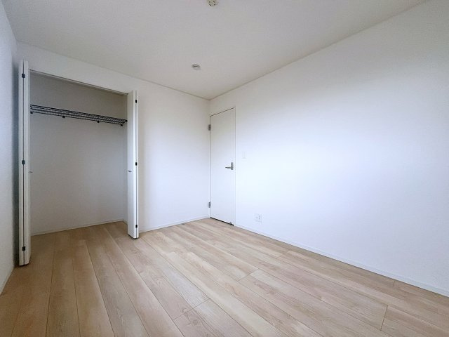 想定年間賃料123.6万　想定利回り6.57％　木造の洋室