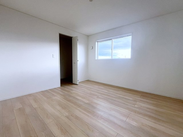 想定年間賃料123.6万　想定利回り6.57％　木造の洋室