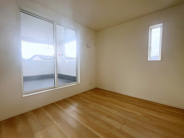 想定年間賃料123.6万　想定利回り6.57％　木造の洋室