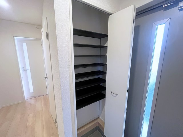 想定年間賃料123.6万　想定利回り6.57％　木造の収納