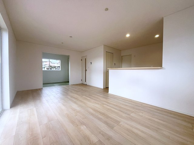 想定年間賃料123.6万　想定利回り6.57％　木造の居間・リビング