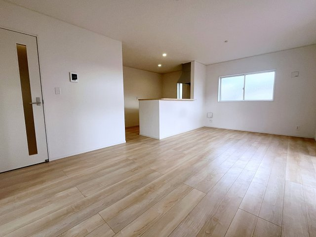 想定年間賃料123.6万　想定利回り6.57％　木造の居間・リビング