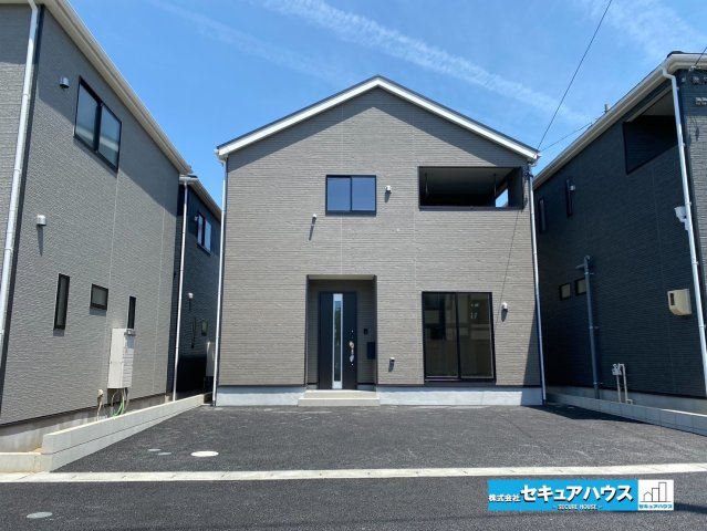 【今からご案内可能】愛知郡東郷町諸輪　全4棟の外観|【3号棟外観】
◆並列3台駐車可能！！！
◆月々70,000円台～
事前予約にて現地ご見学いただけます！お気軽にお問い合わせください♪　　　　　　　　　　　　　　　　　　　　　　　　　　　　　　　　　