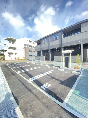 リバーサイドＷＨの駐車場