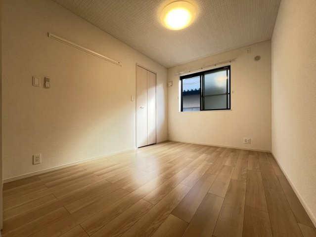 リバーサイドＷＨの洋室