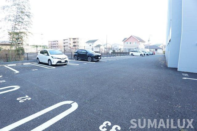 LIBTH大津の駐車場