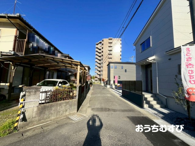 春日井市桃山町2丁目01期(全1棟)の前面道路含む現地写真