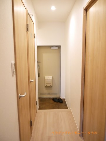 【玄関】 | 目白ガーデニア | 帰り着くたびに洗練されたテイストの空間に迎えられ誇りと喜びを感じる玄関まわりです。