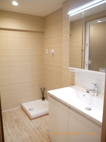 【ランドリースペース】 | 目白ガーデニア | ゆったりした広さのランドリースペースです。ドラム式洗濯機も設置可能です。