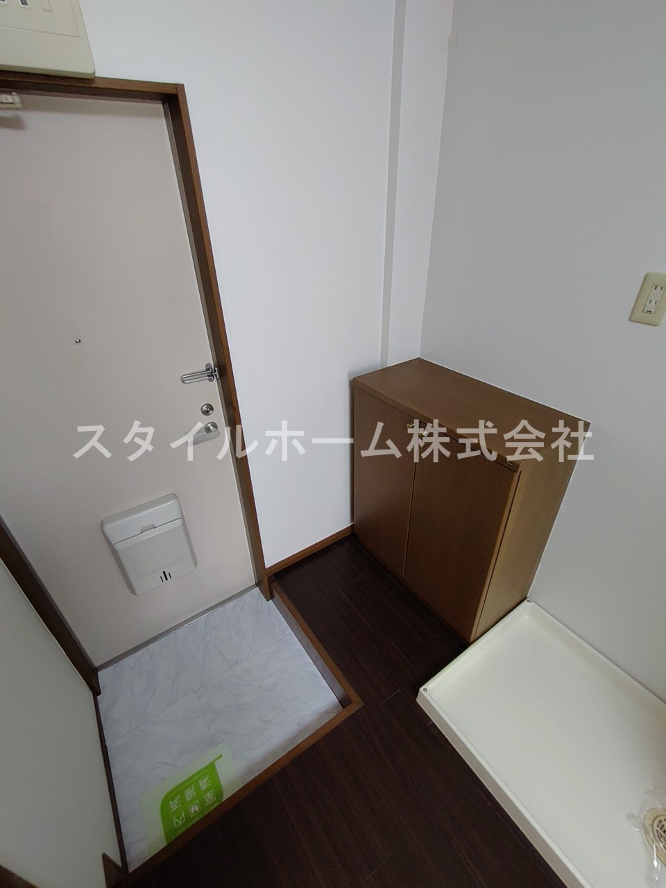 ベルメゾン・ローズの玄関|別部屋写真です。
