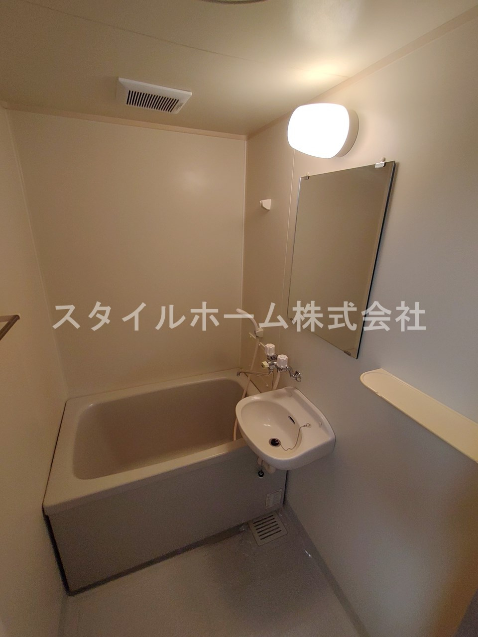 ベルメゾン・ローズの浴室|別部屋写真です。