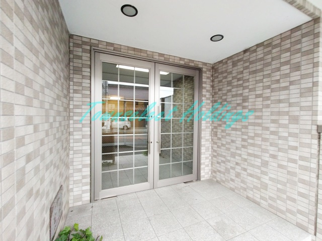 鎌倉市台１丁目の賃貸マンションのエントランス