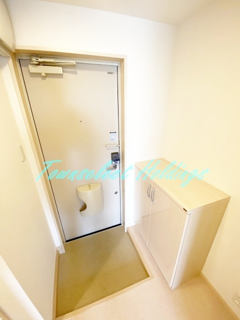 鎌倉市台１丁目の賃貸マンションの玄関|お履き物が多い方にもおすすめ♪