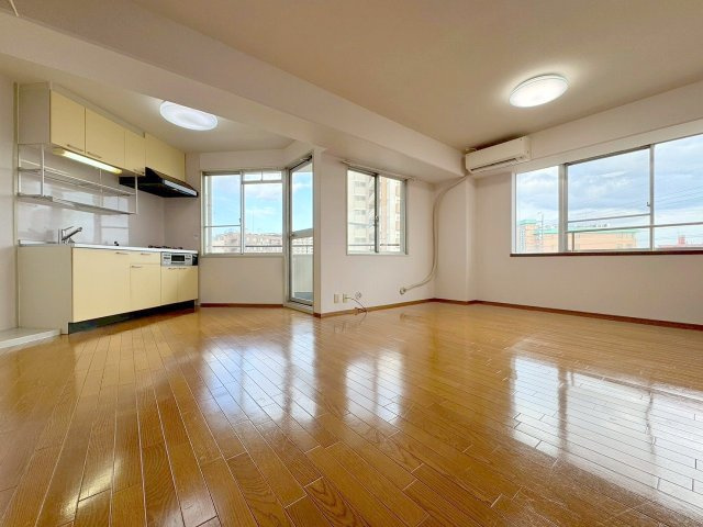 ハイツサンロイヤルの居間・リビング