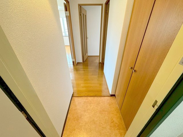 ハイツサンロイヤルの玄関