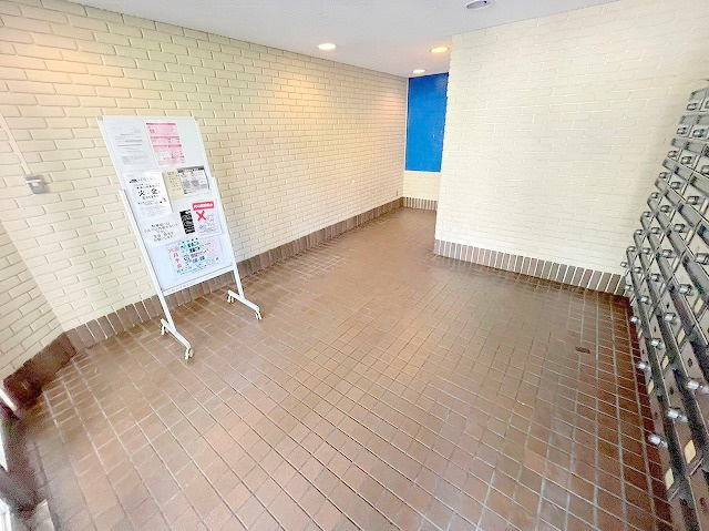 ハイツサンロイヤルのエントランス