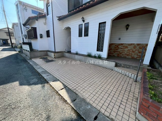 東幸町東明戸建の駐車場