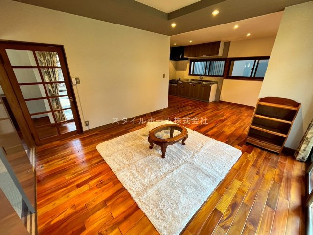 東幸町東明戸建の居間・リビング