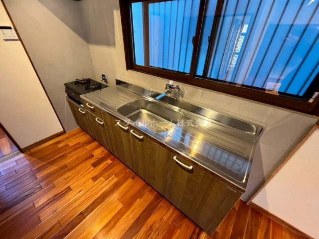 東幸町東明戸建のキッチン