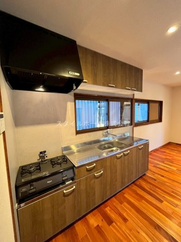 東幸町東明戸建のキッチン