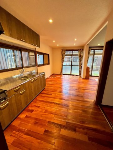 東幸町東明戸建の居間・リビング