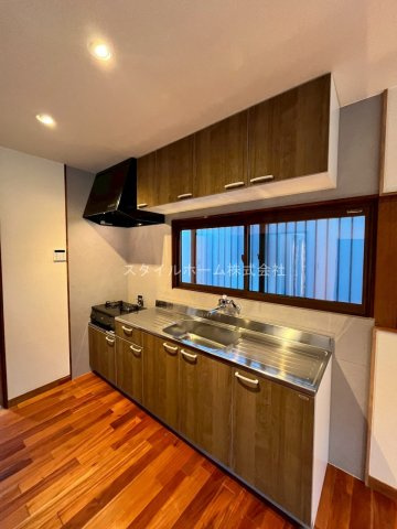 東幸町東明戸建のキッチン