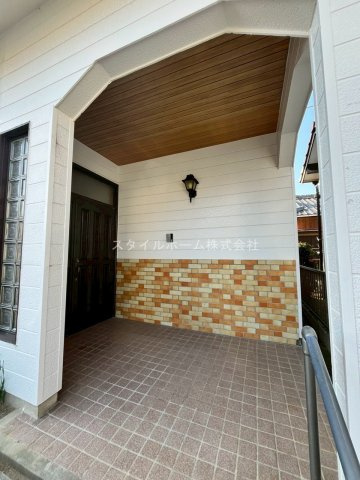 東幸町東明戸建のエントランス