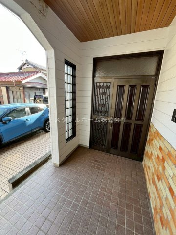 東幸町東明戸建のエントランス